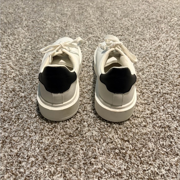 Steve Madden Sneakers Size 8 - Picture 2 of 8